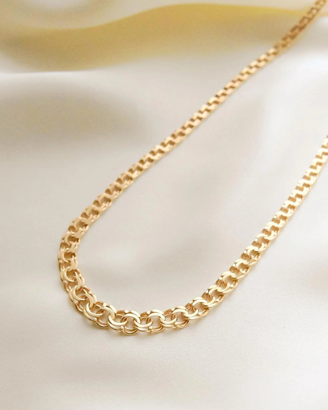Beautiful Perfect Bismarck Necklace 18K Gold 1950