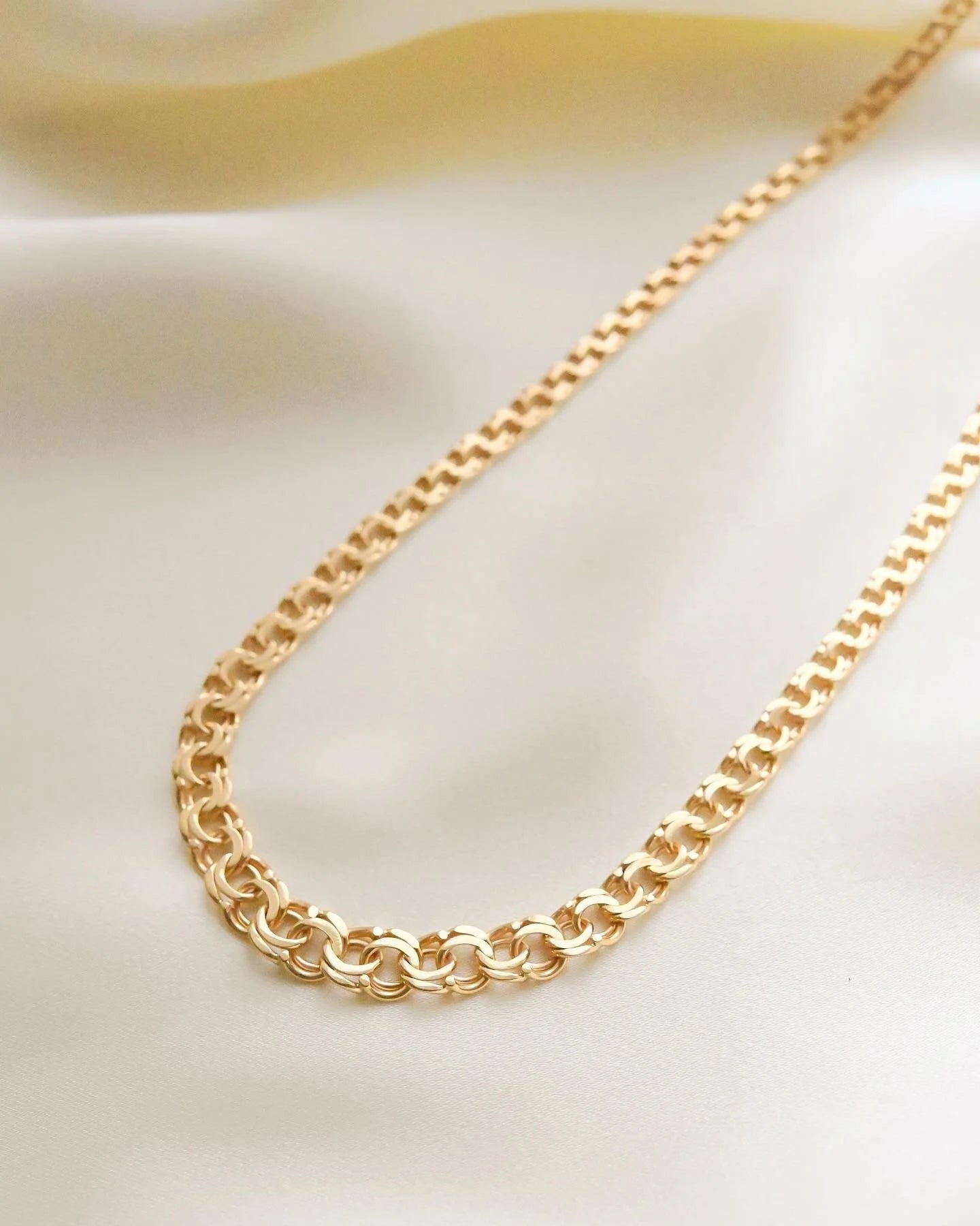 Beautiful Perfect Bismarck Necklace 18K Gold 1950
