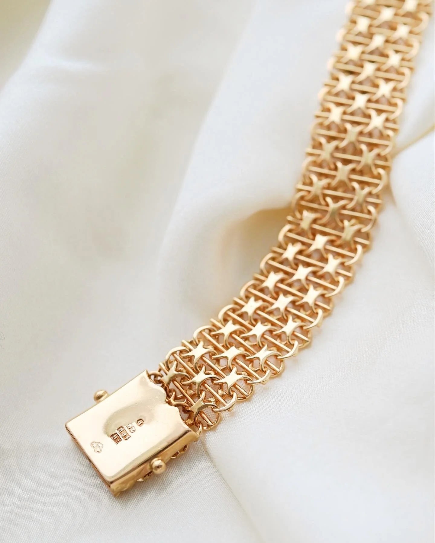 Beautiful Swedish Star Link Bracelet 18K Gold 1969