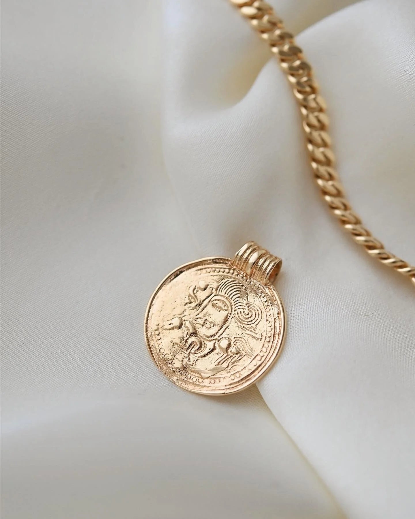 Radiant, Dreamy Good Luck Medallion Pendant Swedish Vintage  18K Gold