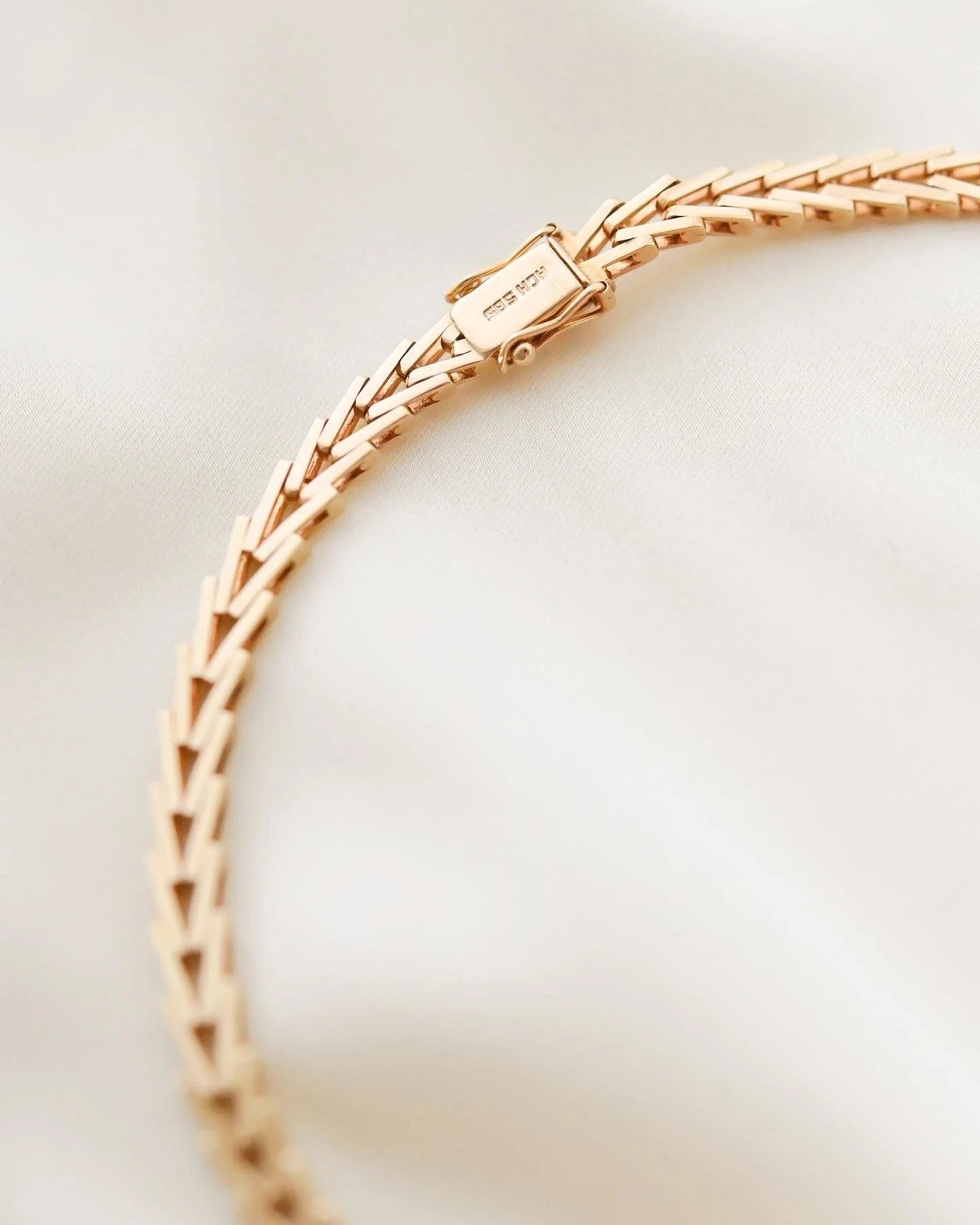 Long Heavy 30 Grams Geneva Link Variation Necklace 14K Gold