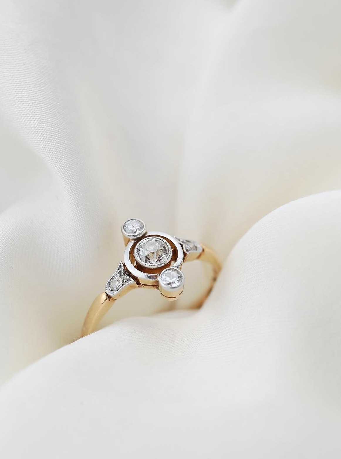 Awesome Antique Art Deco Diamond Ring w Old Cut Diamonds 18K Gold Finland 1920s