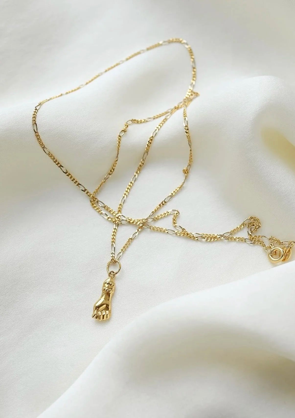 Perfect Fede Hand Pendant 18K Gold w Included 18K Chain 20 Inches