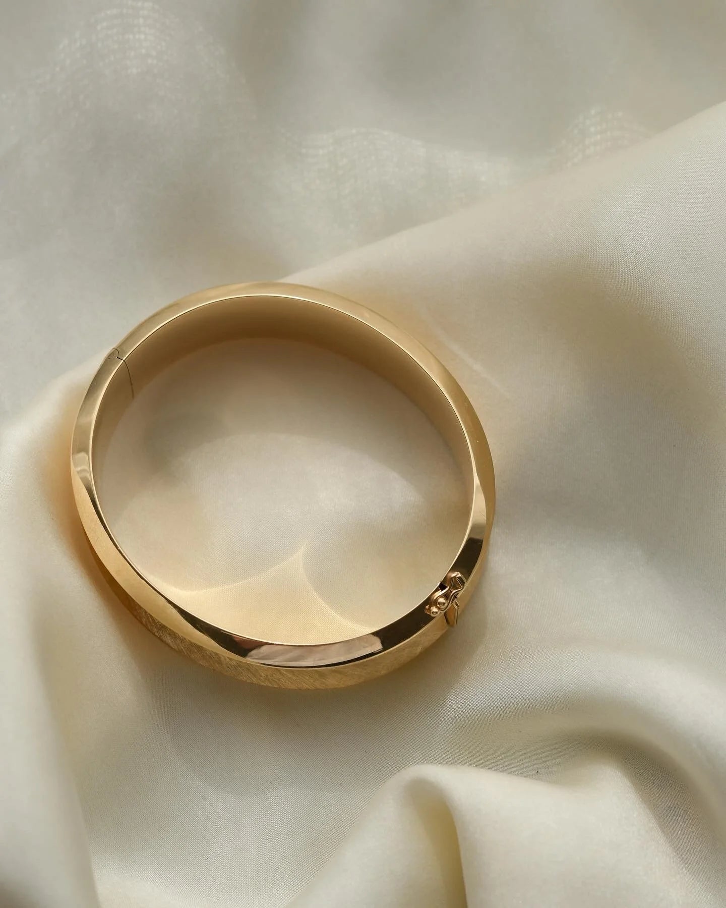 Radiant Textured Vintage Bangle 14K Gold 1970s