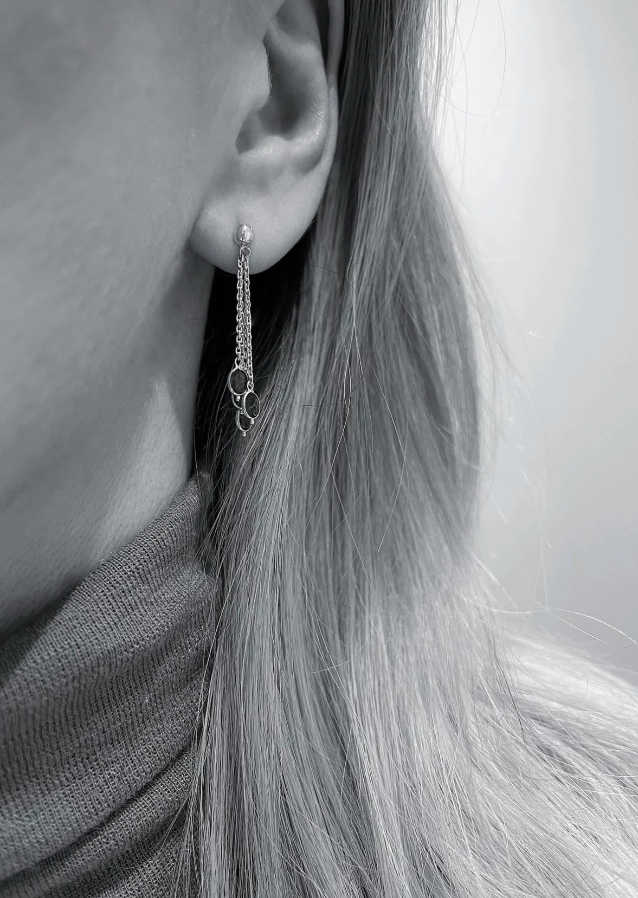 A Cascade of Sapphire Vintage Earrings 18K White Gold and Silver 1990s