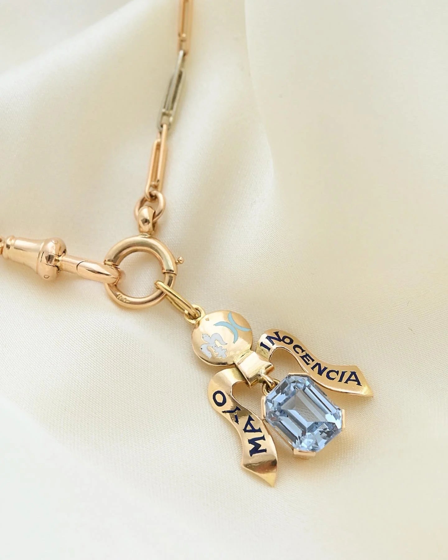Extraordinary Zodiac Sign Aquamarine Pendant 18K Gold