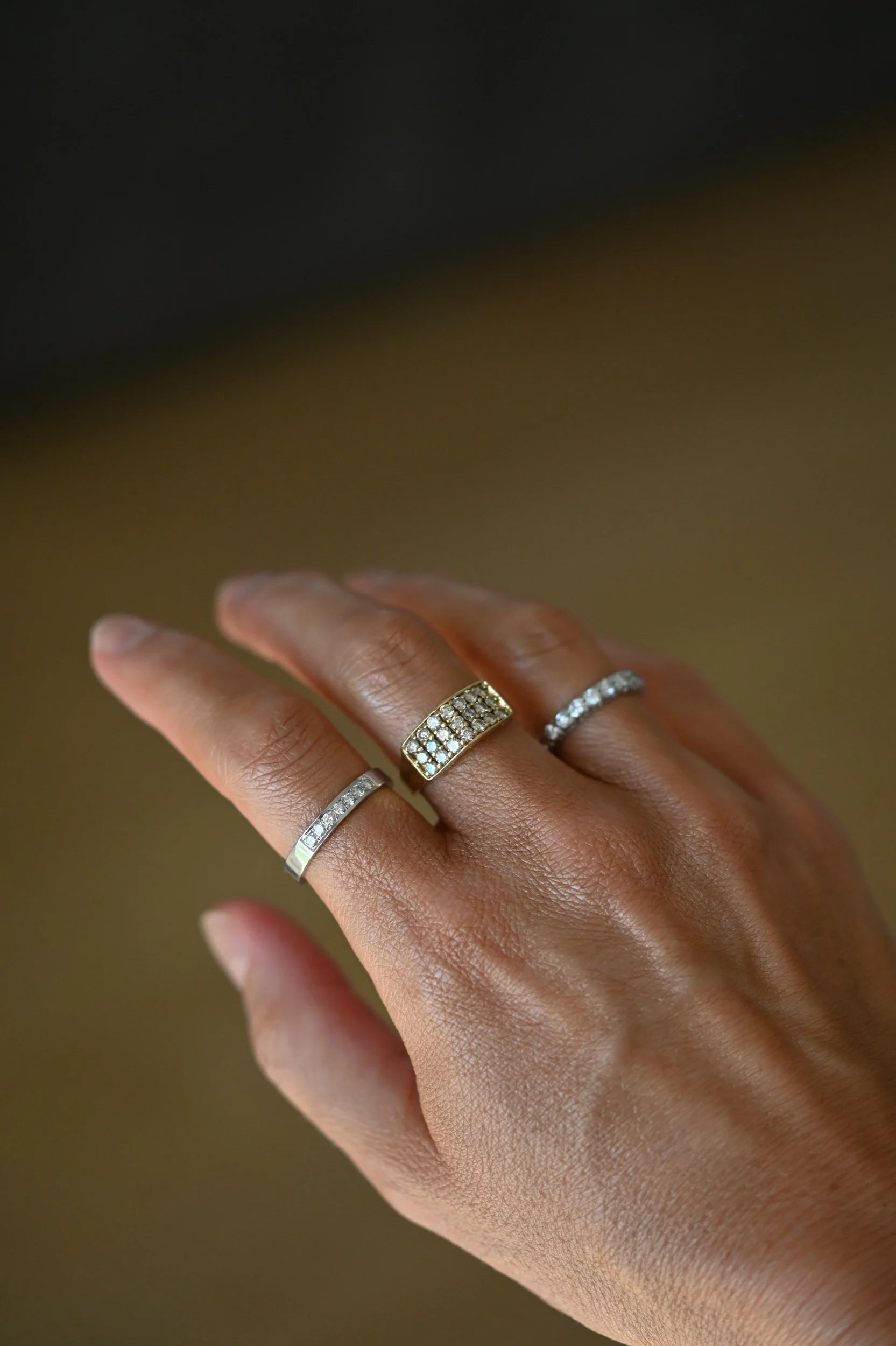 Gorgeous 1 Carat Clean Diamonds Vintage Ring 18K Gold 1970s