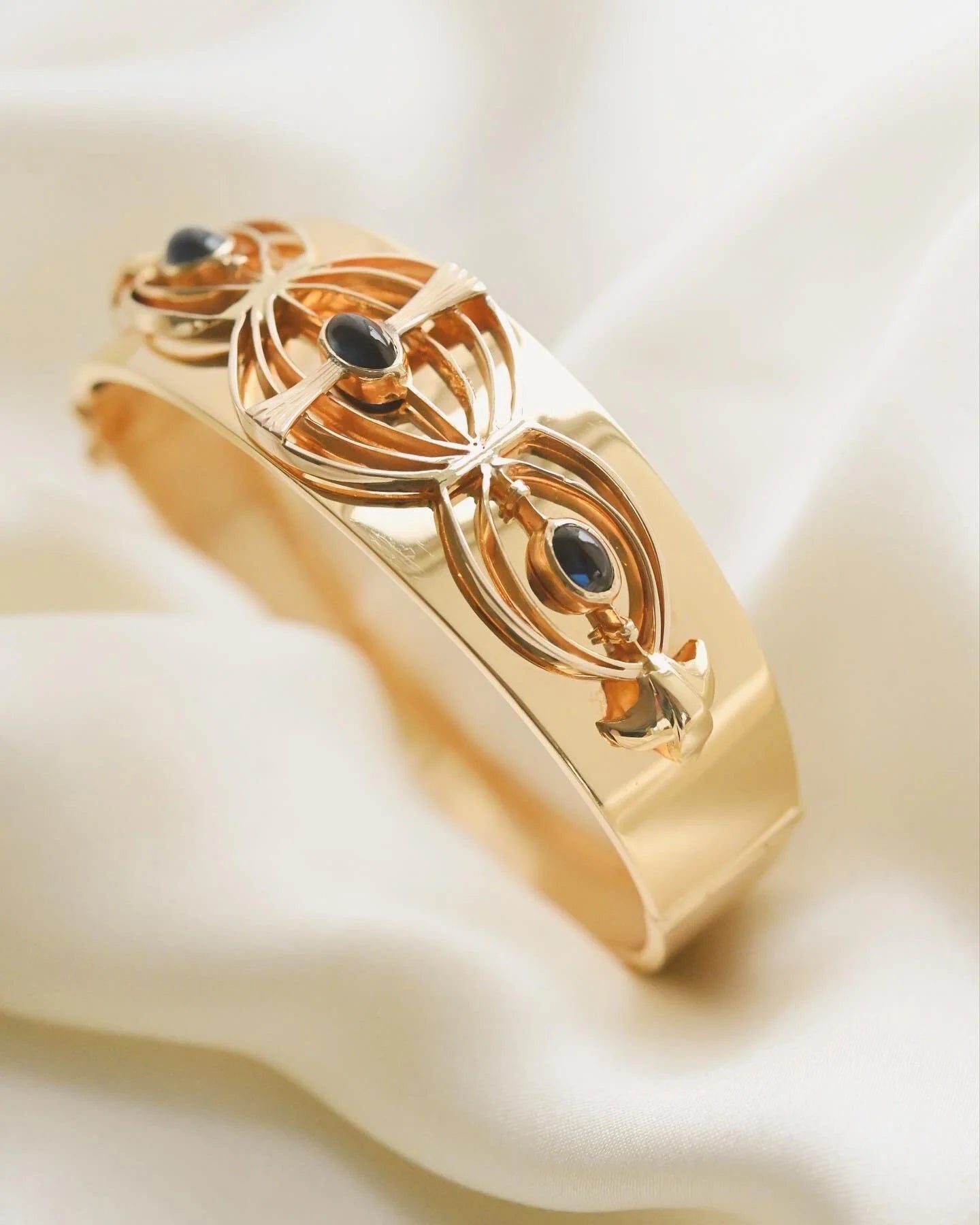 1968 Vintage Bracelet W Sapphire Cabochons 18K Gold