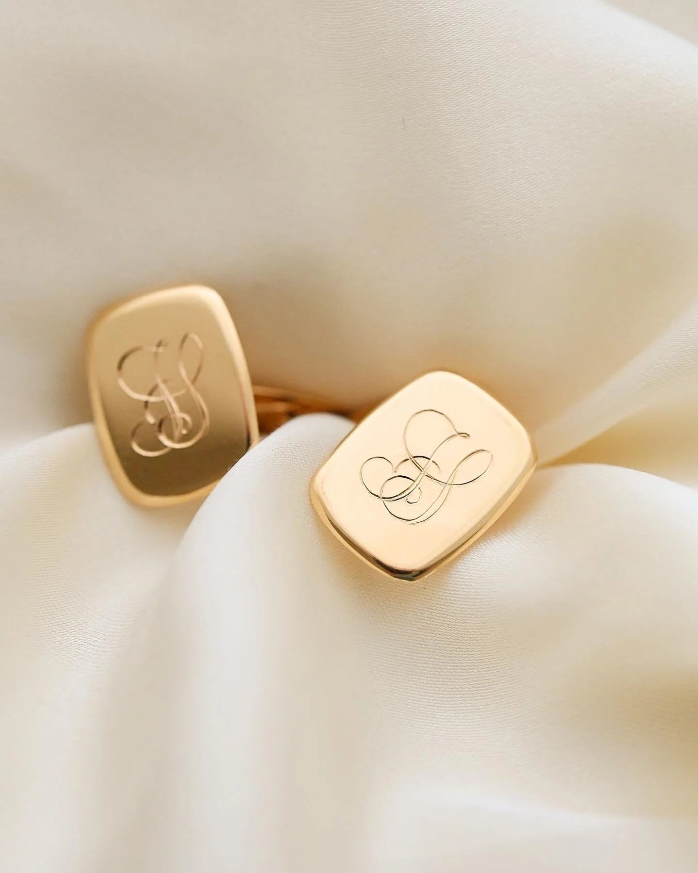 The Most Pretty Cufflinks JS / SJ Initials 18K Gold Mid 1900s