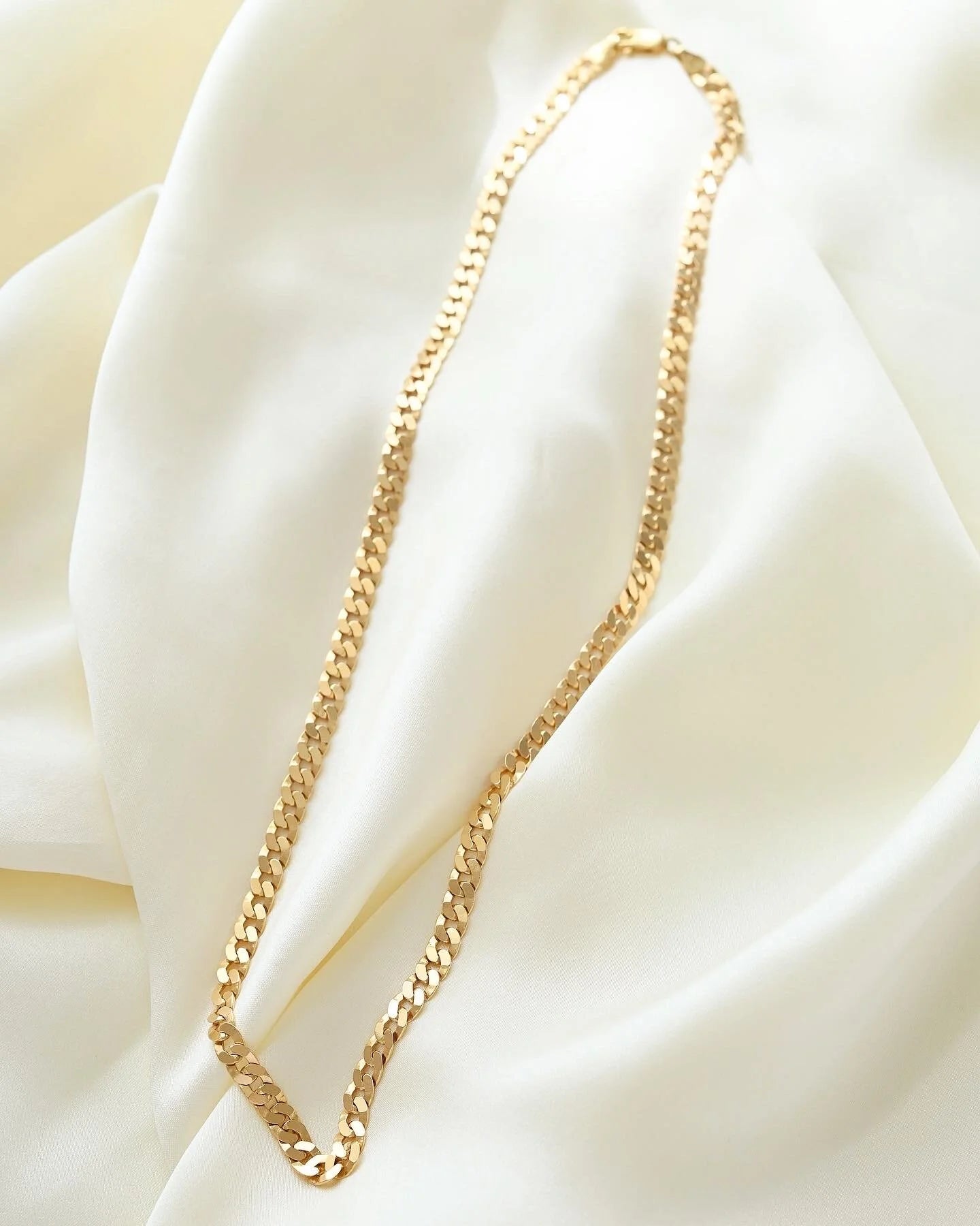 An Extraordinary Wide Flat Curb Link Chain 18K Gold 1970