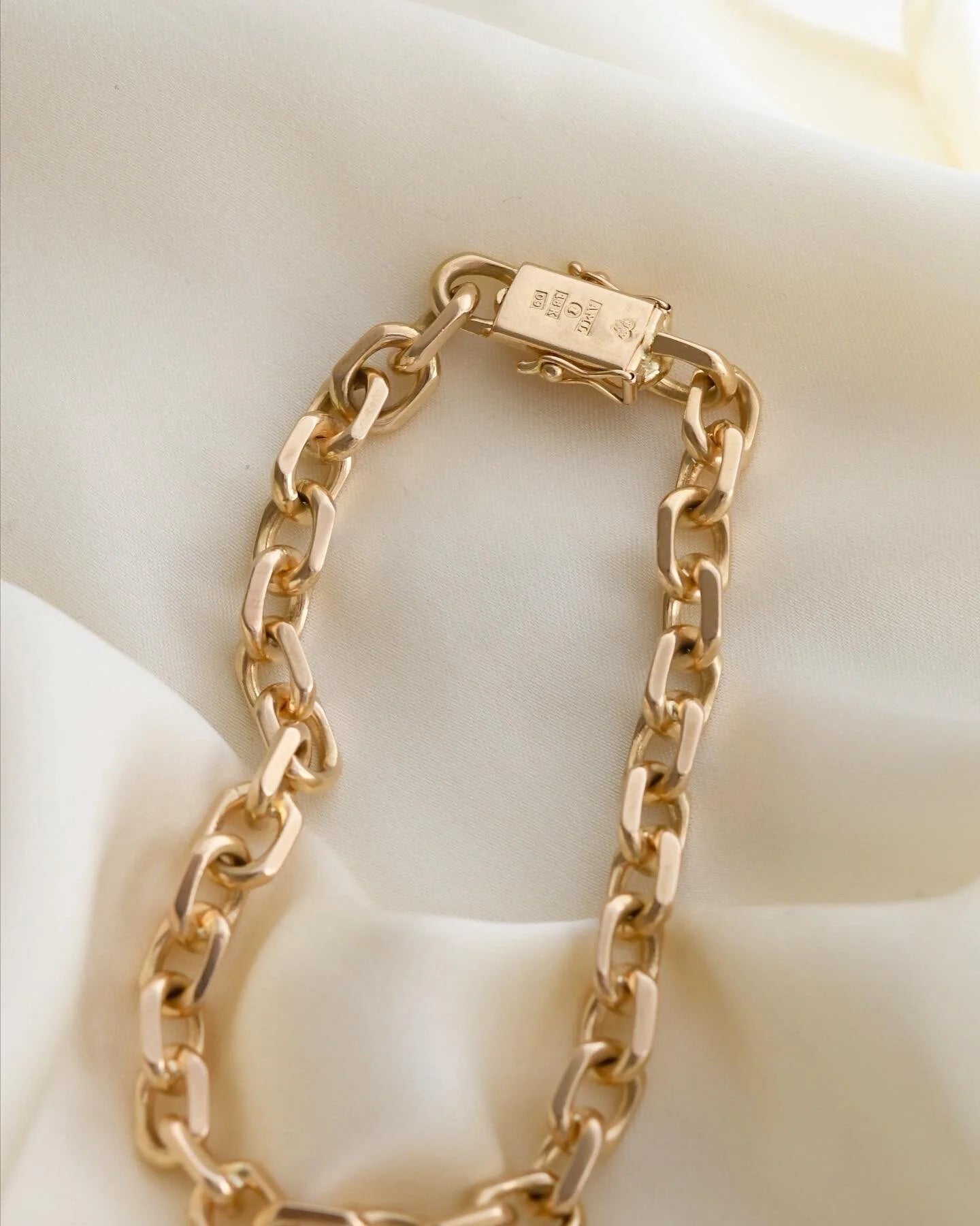 Rare Double Faceted Anchor Bracelet 18K Gold 1964