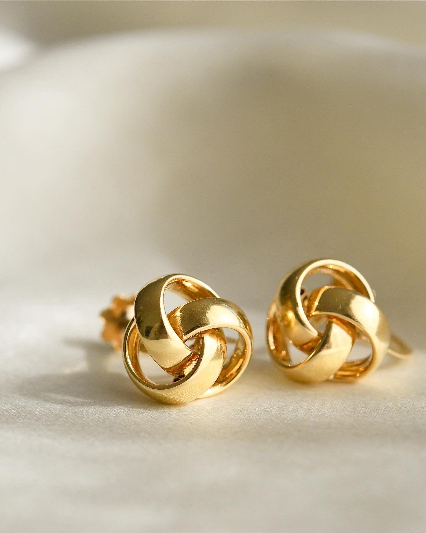 Beautiful Mid Century Knot Earrings 18K Gold