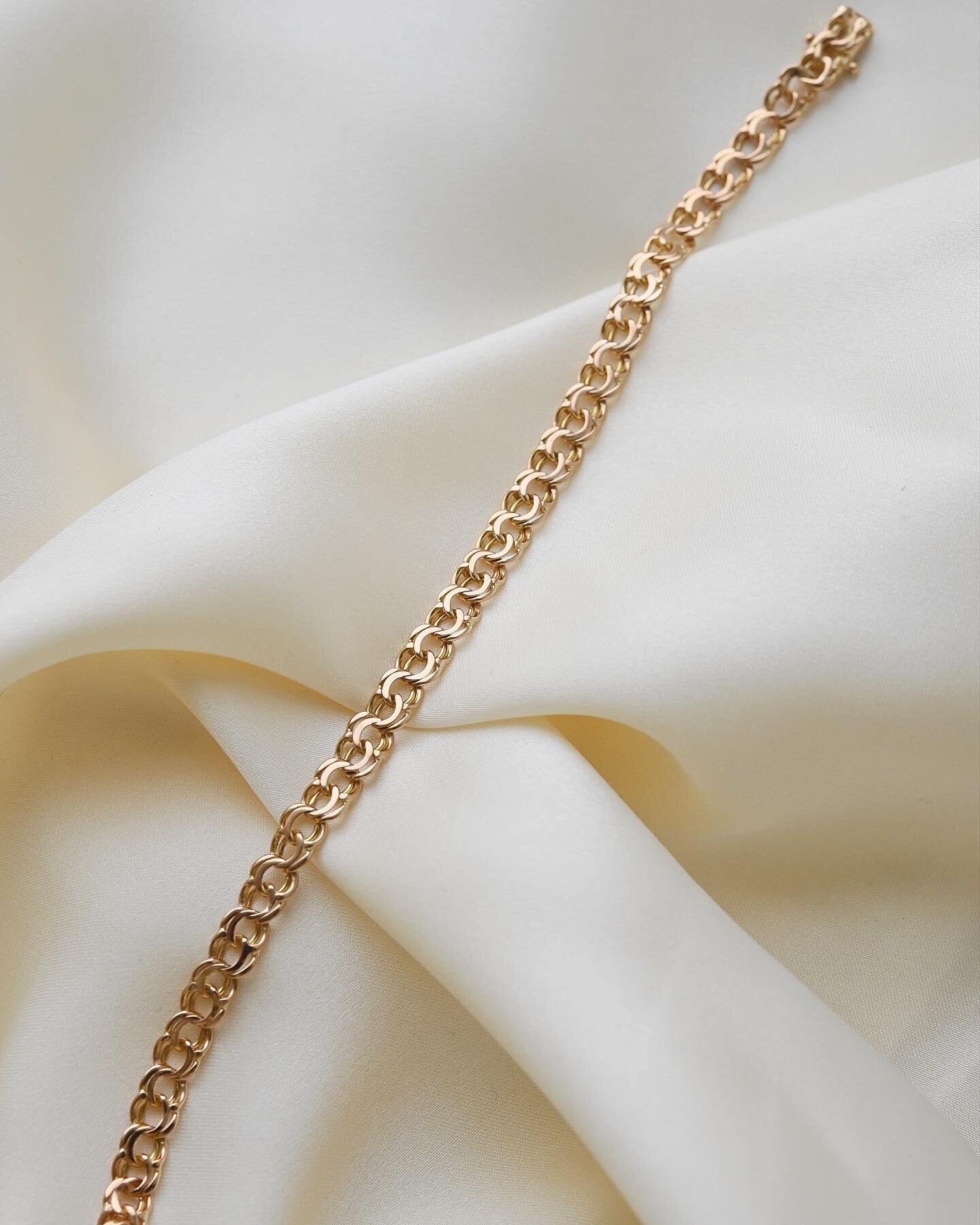 Glowing Swedish Bismarck Bracelet 18K Gold 1957