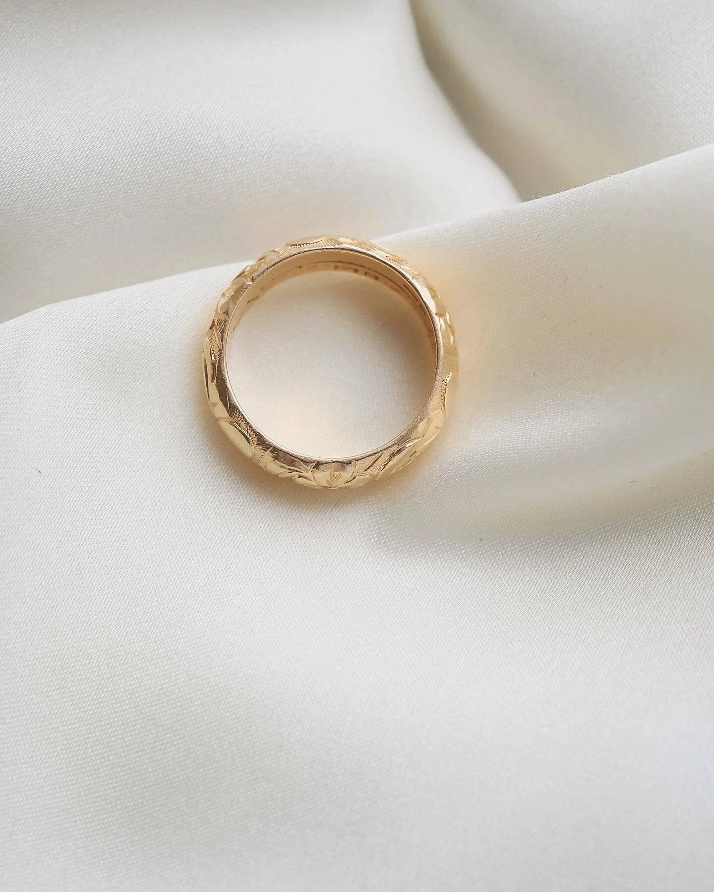 Antique 81 Year Old Engraved Wedding Band 18K Gold 1941
