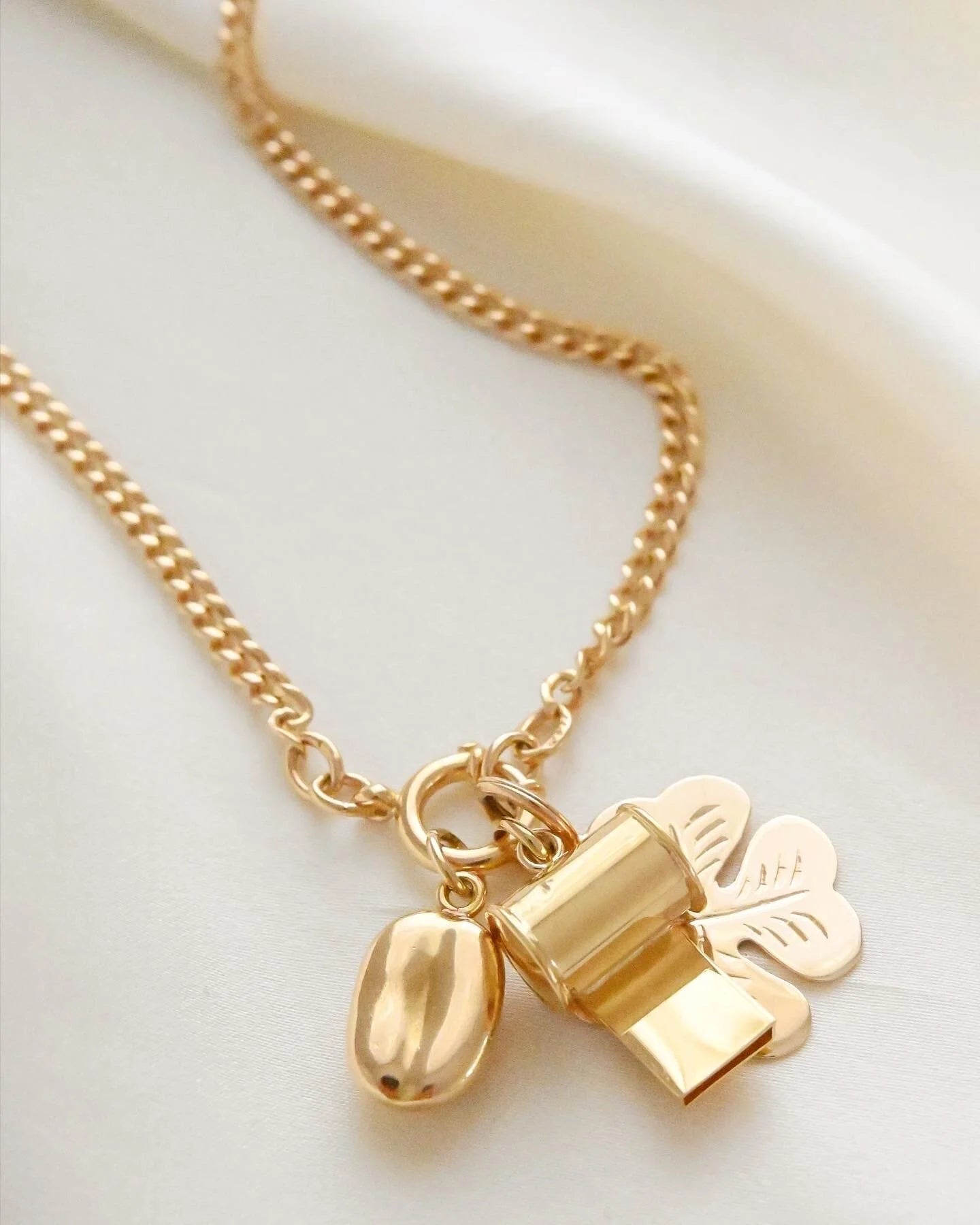 Perfect Antique Curb Link Chain with Mini Bolt Clasp 18K Gold 1900s