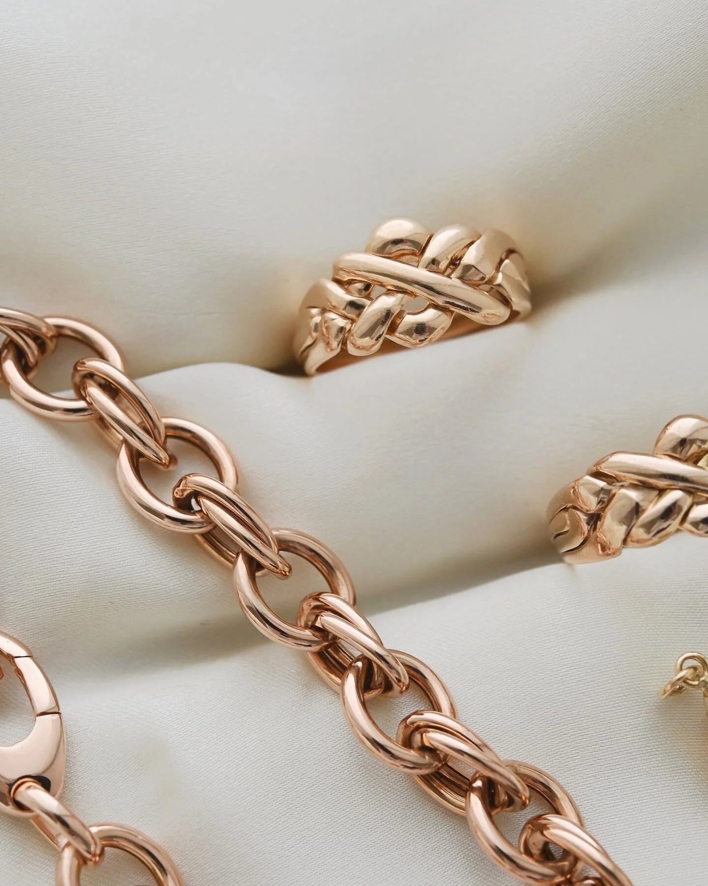 Beautiful Big Rose Gold Bracelet 18K Rose Gold