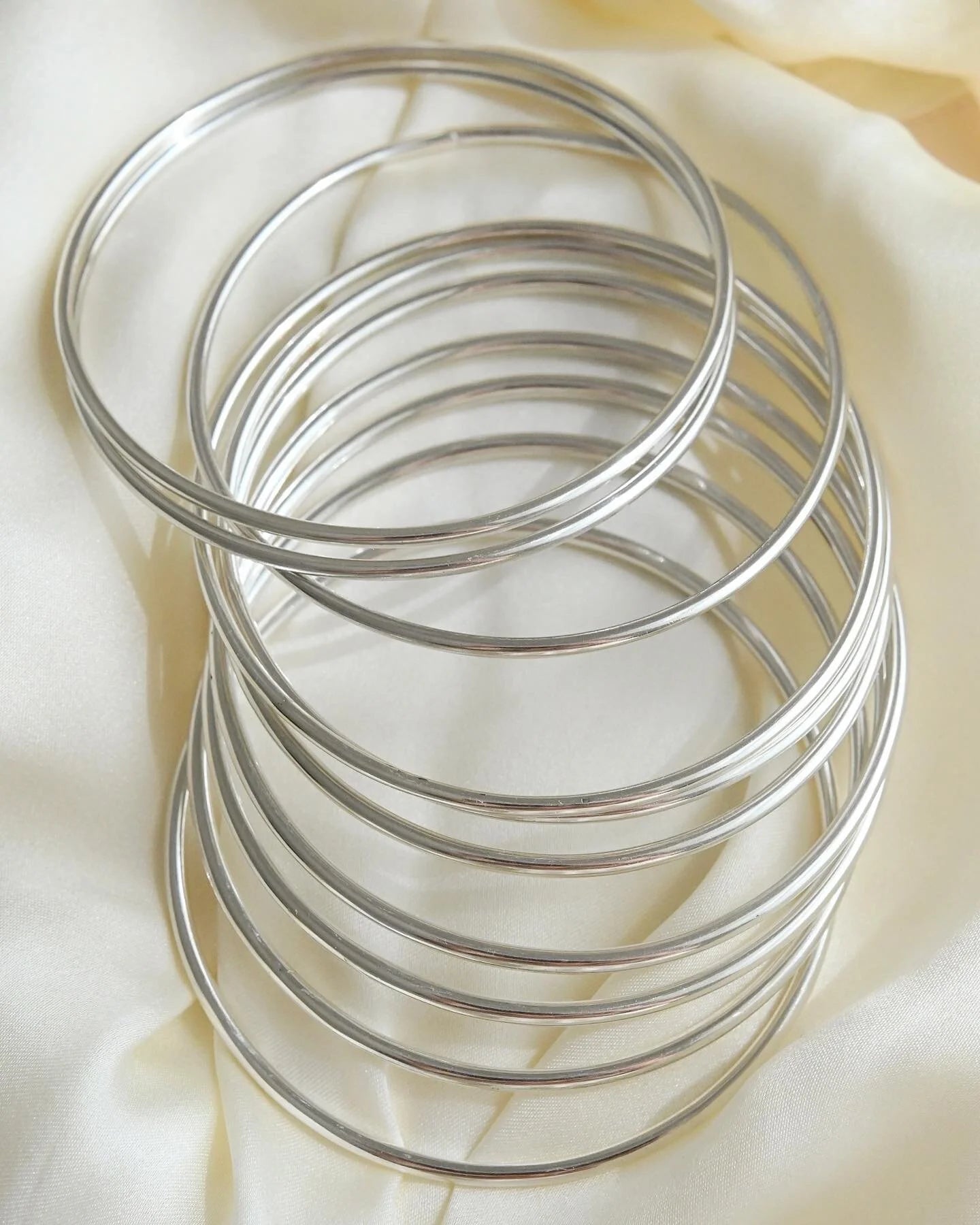 Sexy Sleek Vintage Silver Bangles