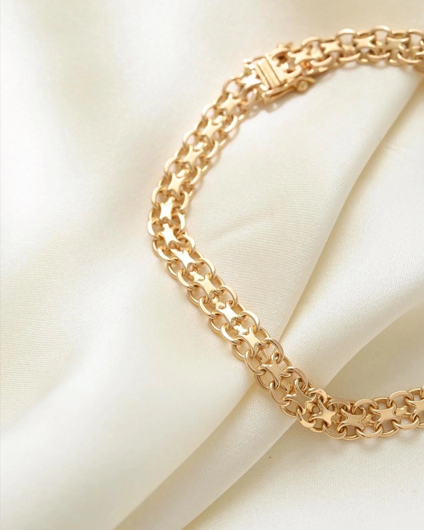 Beautiful Capricorn X Link Bracelet 18K Gold 1959