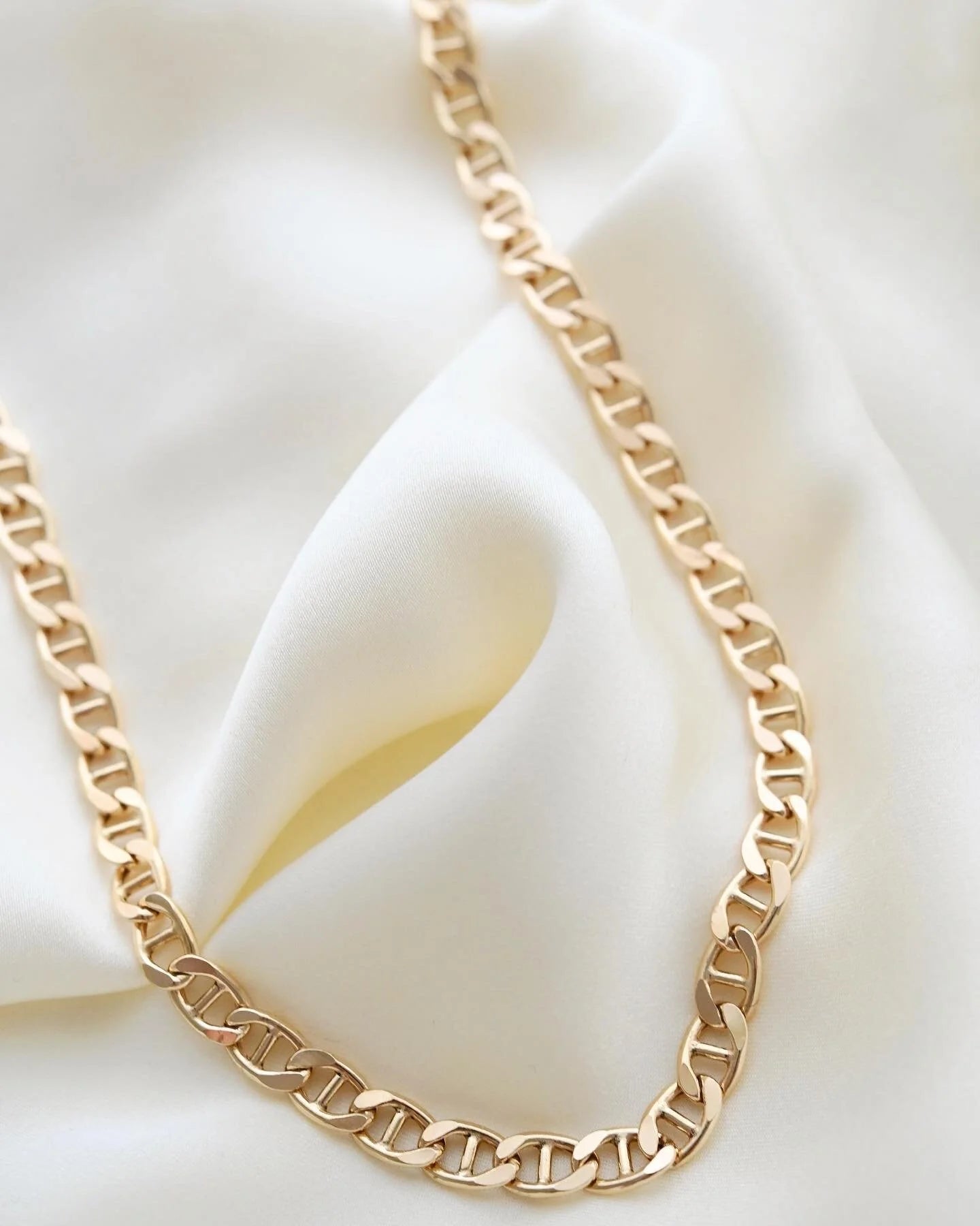 18.85 Inches Italian Vintage Link Chain 18K Gold