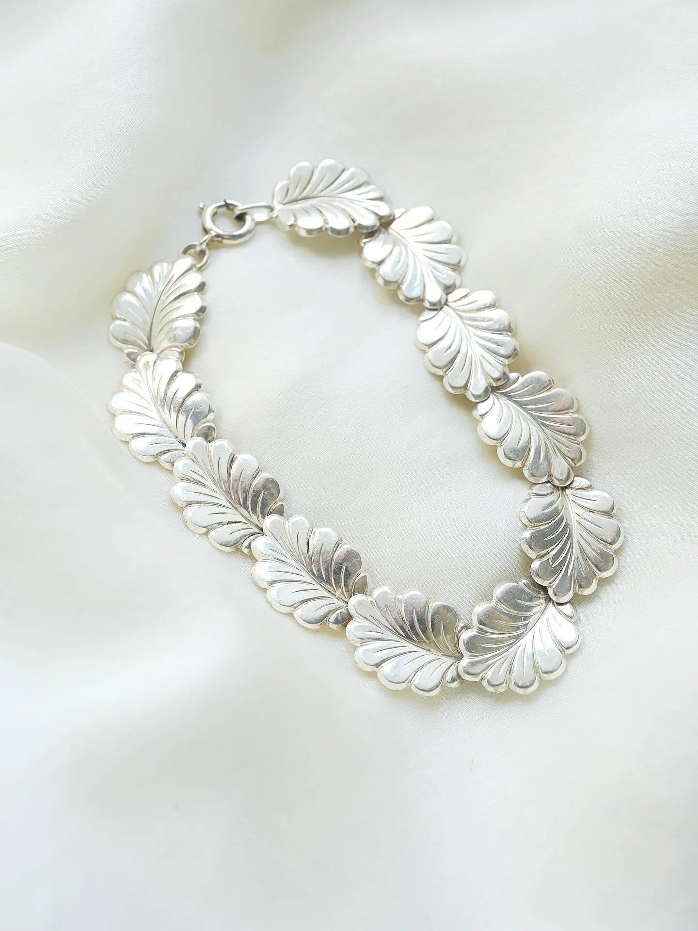 Shinmering Special Vintage Leaf Bracelet Silver