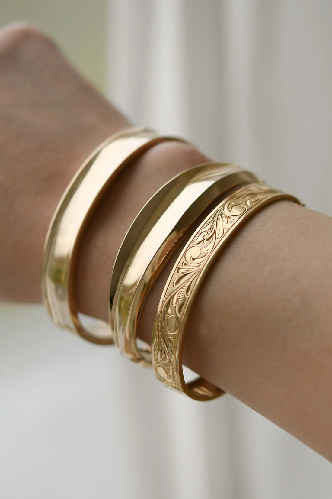Antique Engraved Vintage Bangle 18K Gold