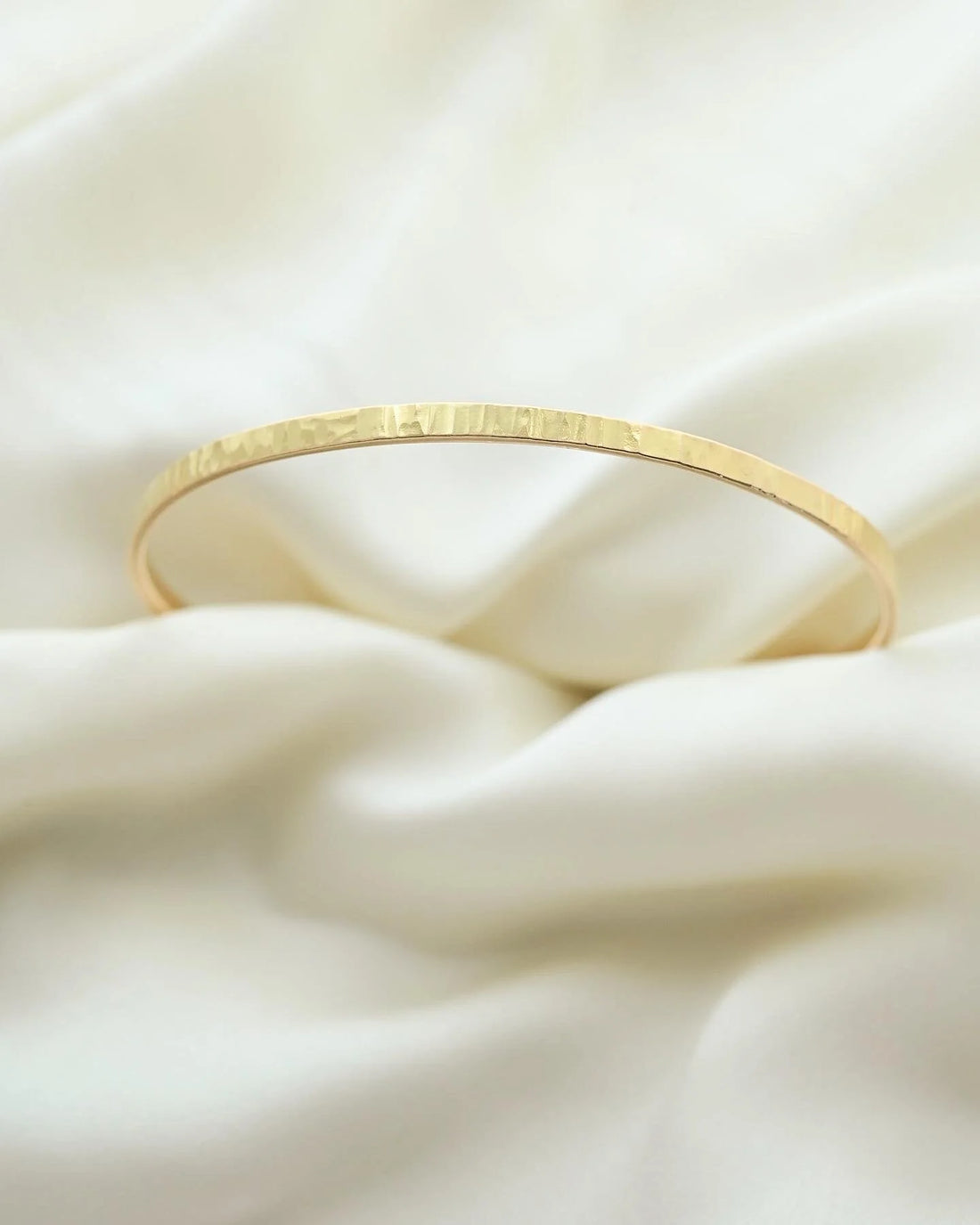 Beautiful 8.25 Inches Textured Solid Bangle 18K Gold