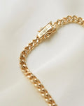 Absolutely Stunning Jo-Ans Curb Chain 18K Gold
