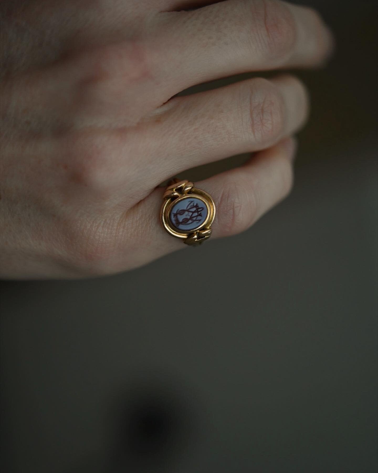 Super Cool Antique Signet Agate Ring 18K Gold 1890s