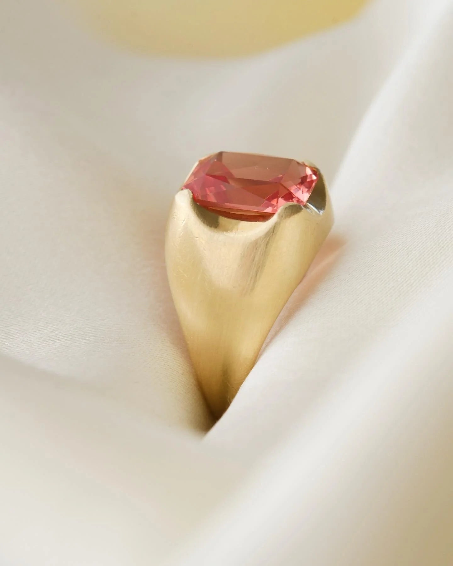 Magical Vintage Peach Sapphire Ring 14K Gold 1950s