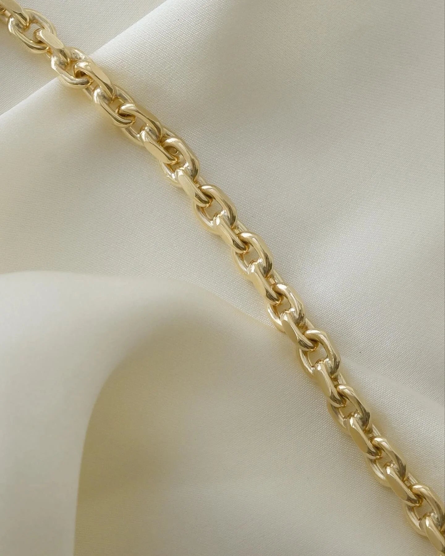Radiant Chunky Vintage Anchor Link 14K Gold