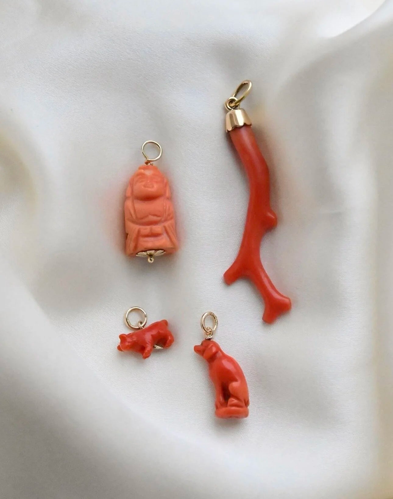 Pussy Cat - The Victorian Coral Cat Pendant 18K Gold