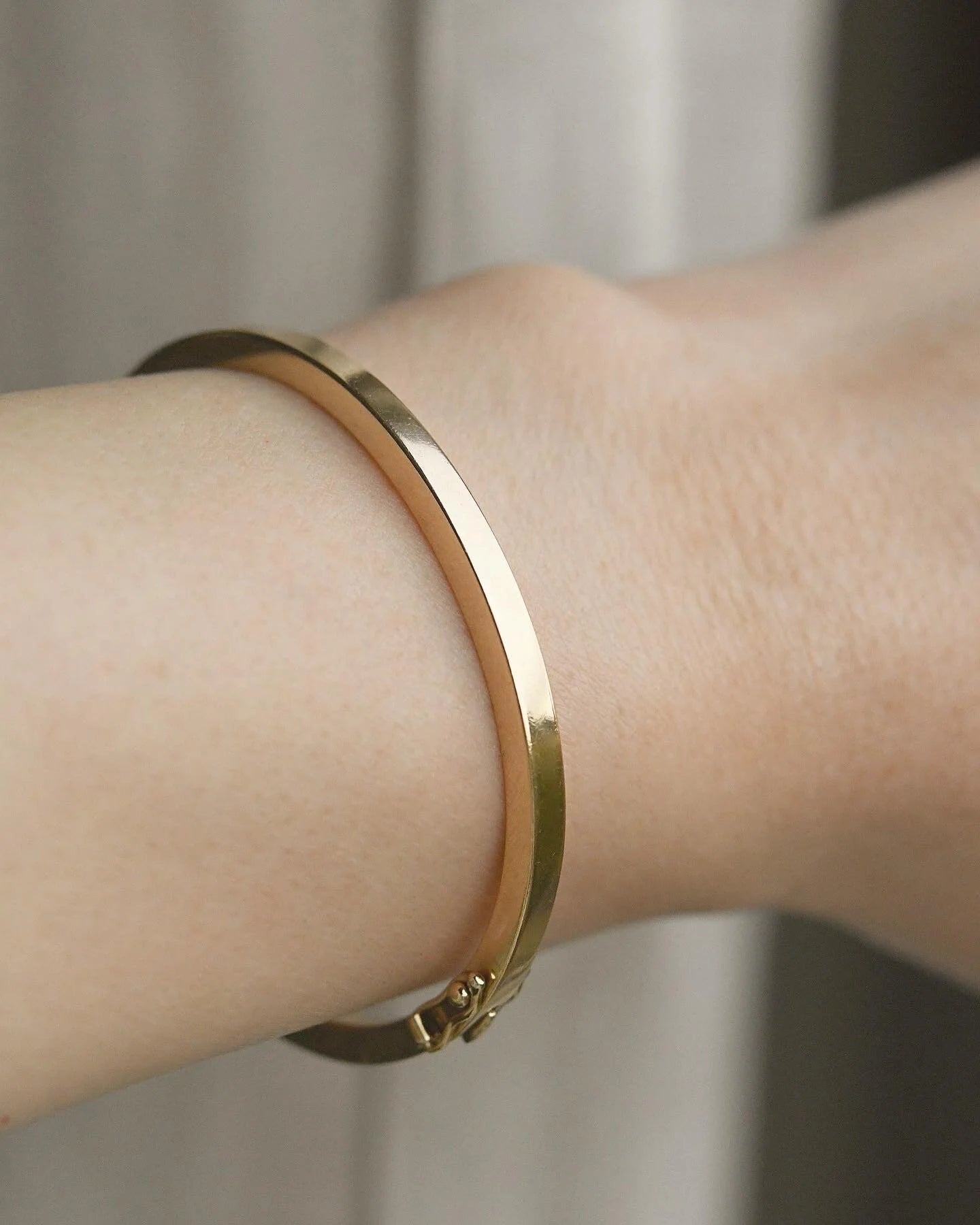 Amazing SOLID HEAVY Vintage Bangle 14K Gold