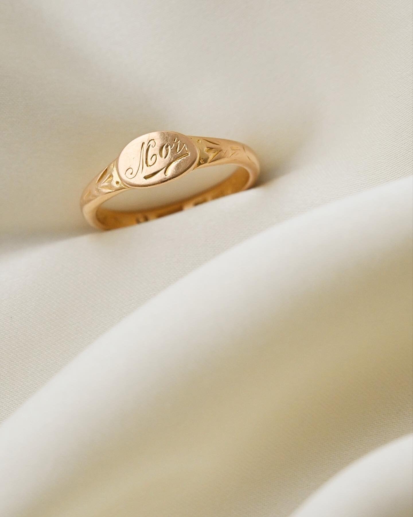Special Antique 20K Gold “Mom” Heirloom Ring 1927