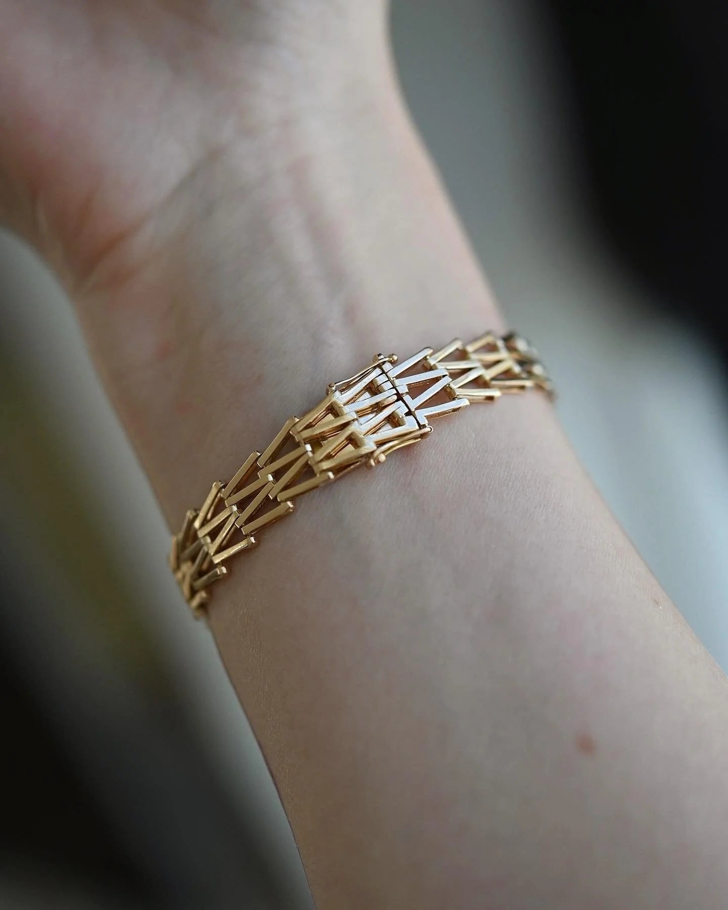 Sublime Swedish V Link Bracelet 18K Gold 1966