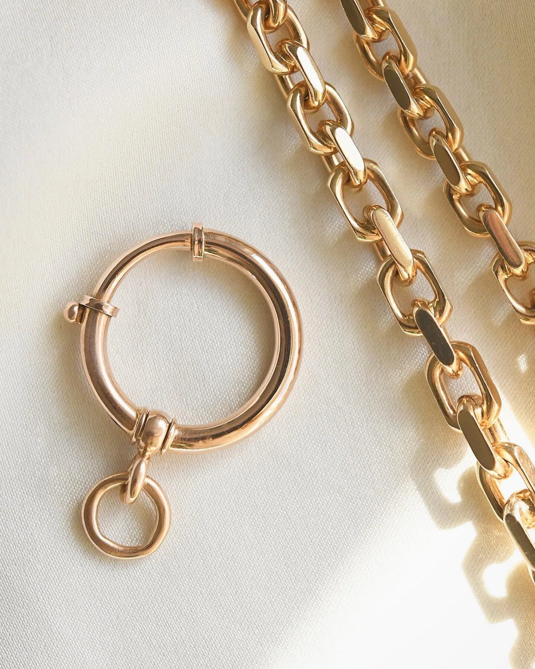 Rare Victorian Bolt Clasp 18K Gold 1874