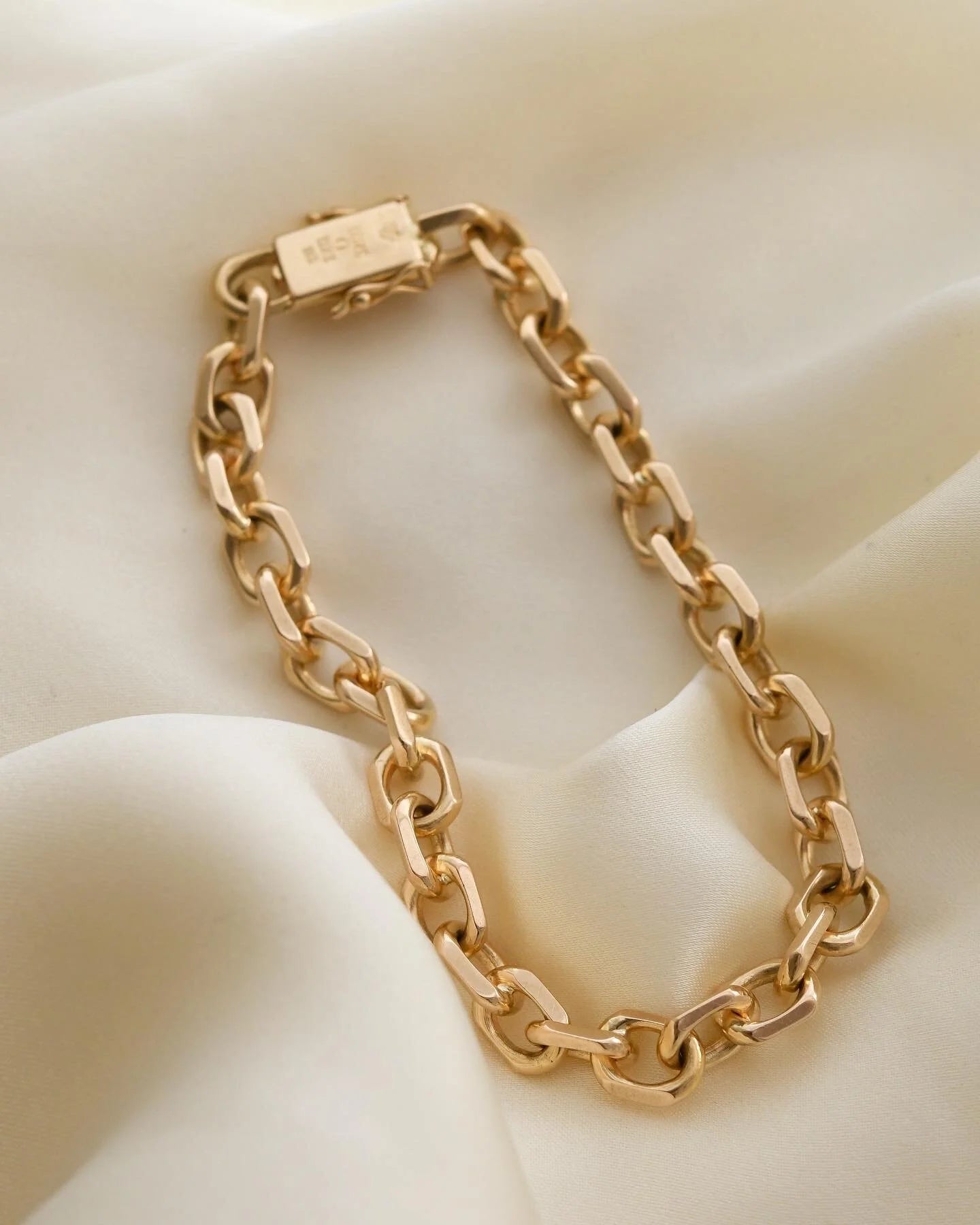 Rare Double Faceted Anchor Bracelet 18K Gold 1964