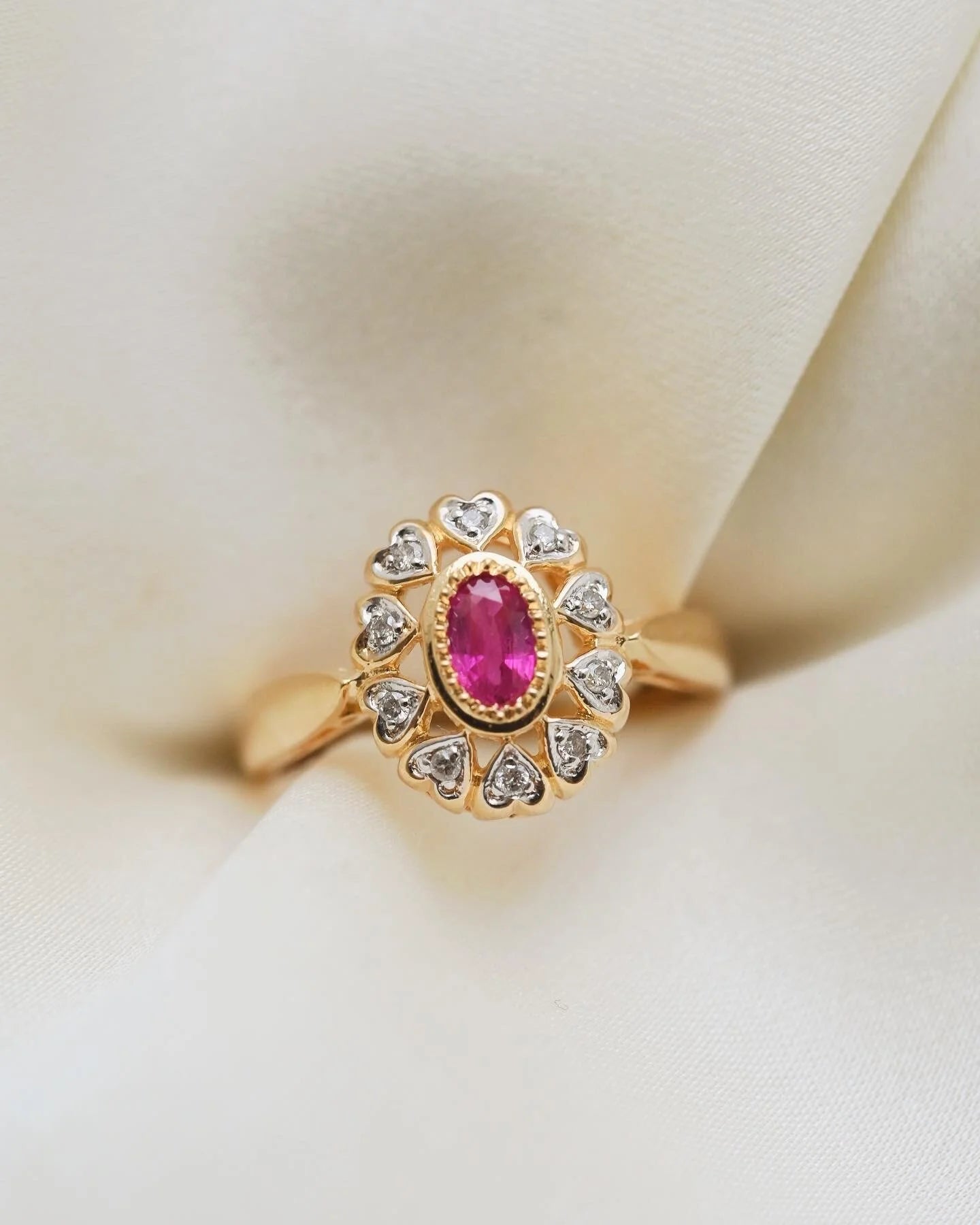 Vintage Bubblegum Pink Ruby and Diamonds Heart Ring 18K Gold