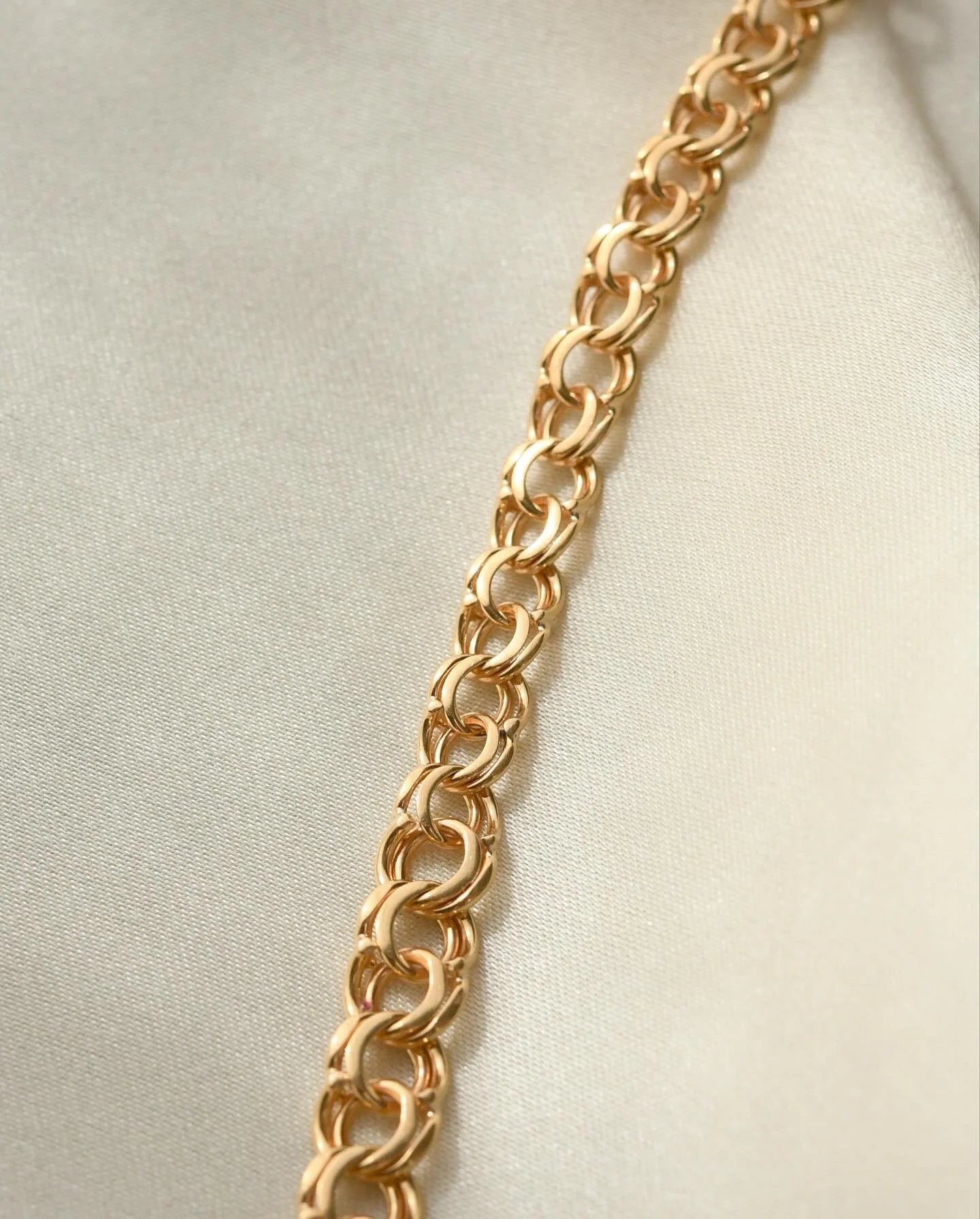 Long Rare 24.4 Inches Bismarck Chain 18K Gold 1960s