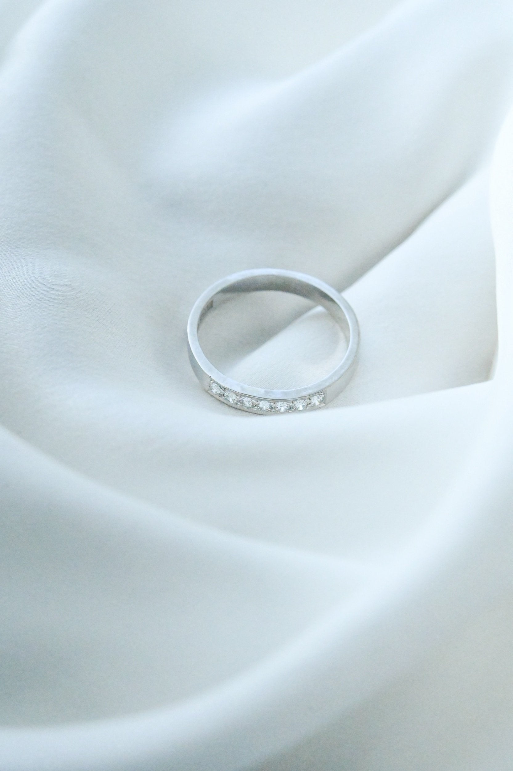 Beautiful 7 Stone Diamond Ring 18K White Gold