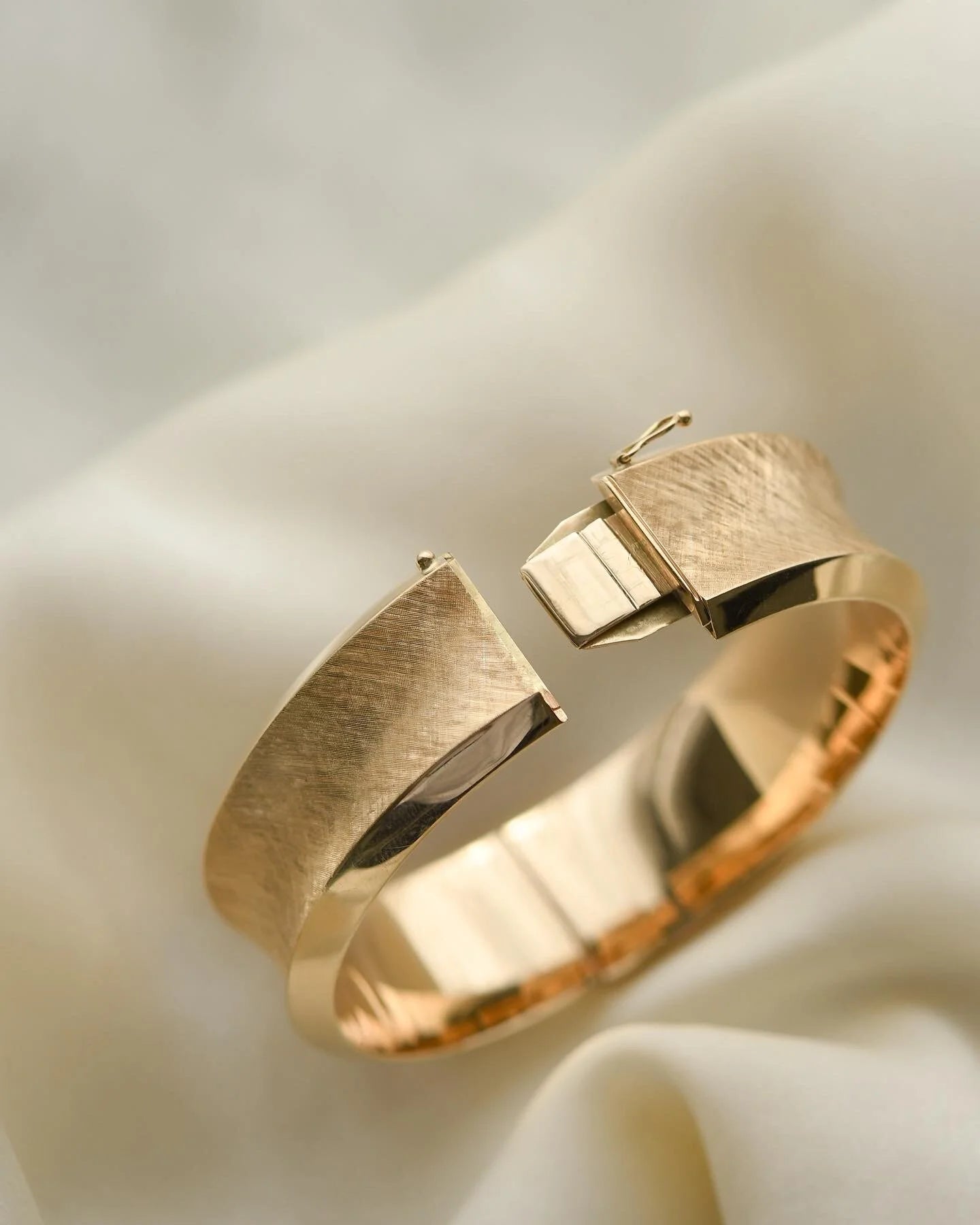 Radiant Textured Vintage Bangle 14K Gold 1970s
