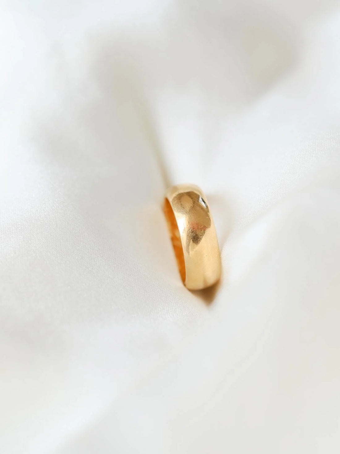 Incredibly Beautiful and Rare Wide Band Ring 18K Gold