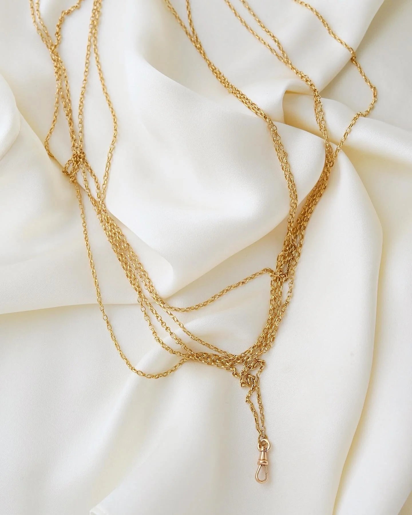 Sublime Rare 33 Grams Long Guard On 107 Inches 18K Gold