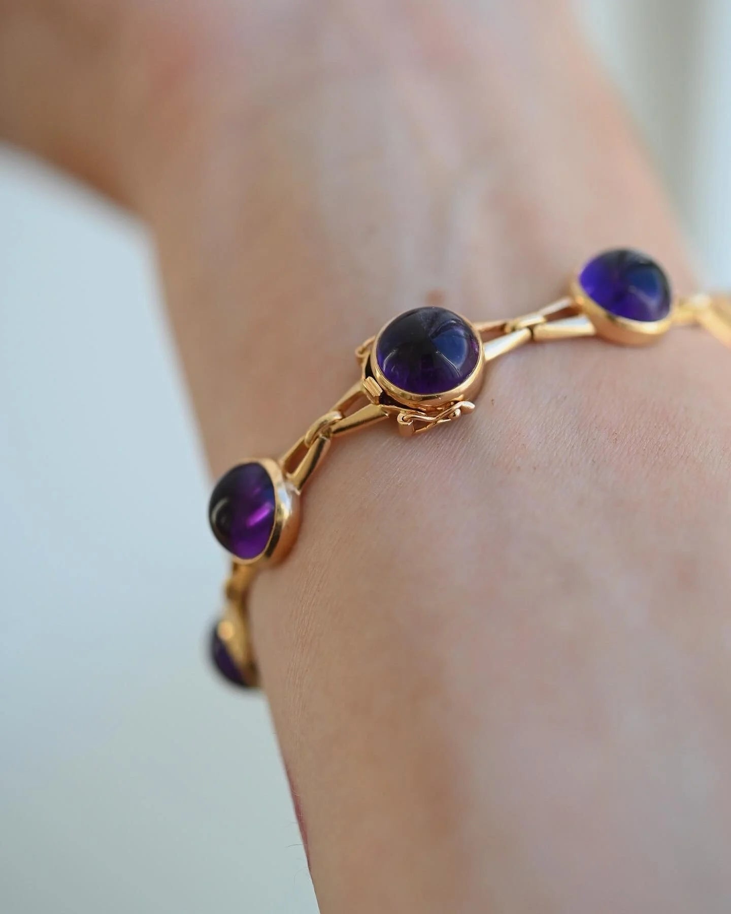 Extraordinary Swedish Amethyst Cabochon Bracelet 18K Gold 1966