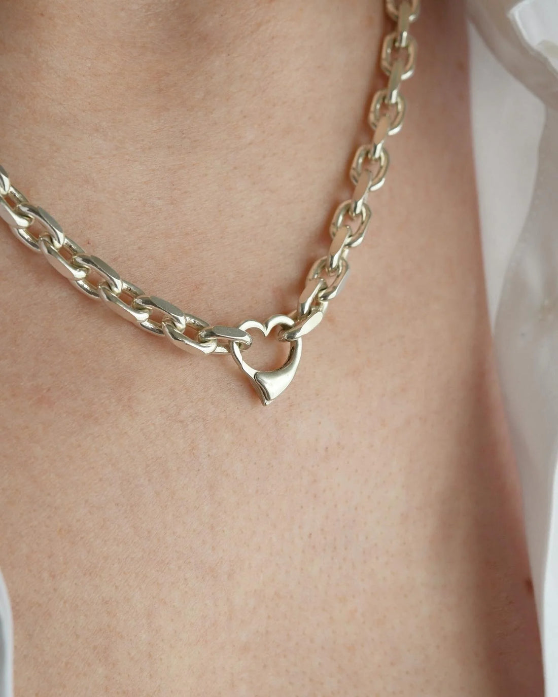 Bautiful Silver Anchor Chain