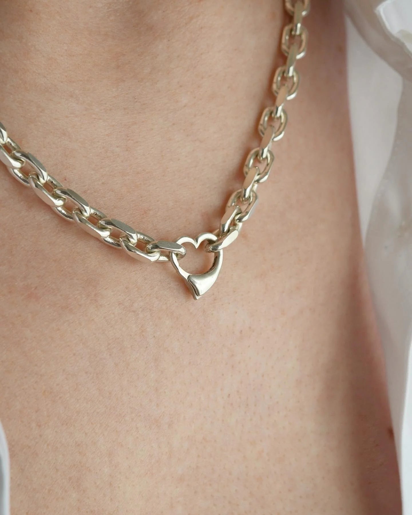 Bautiful Silver Anchor Chain