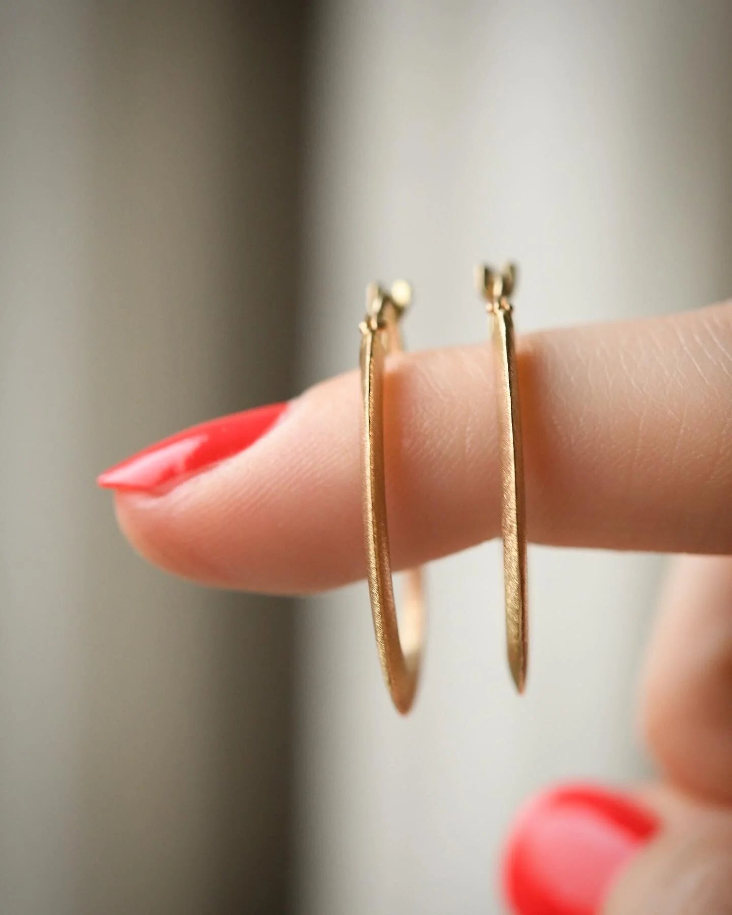 Free shipping! Italian Vintage Hoops 14K Gold Lightweight