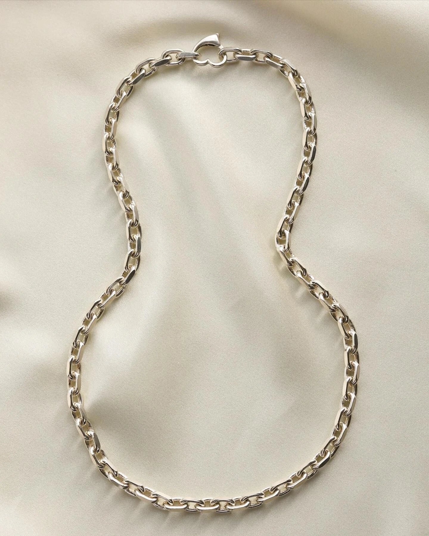 Bautiful Silver Anchor Chain