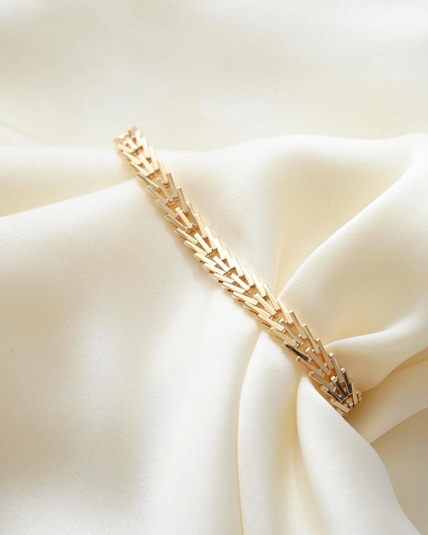 Special Release! (Number 7) Unique Variation Geneva Link Bracelet 14K Gold 1960
