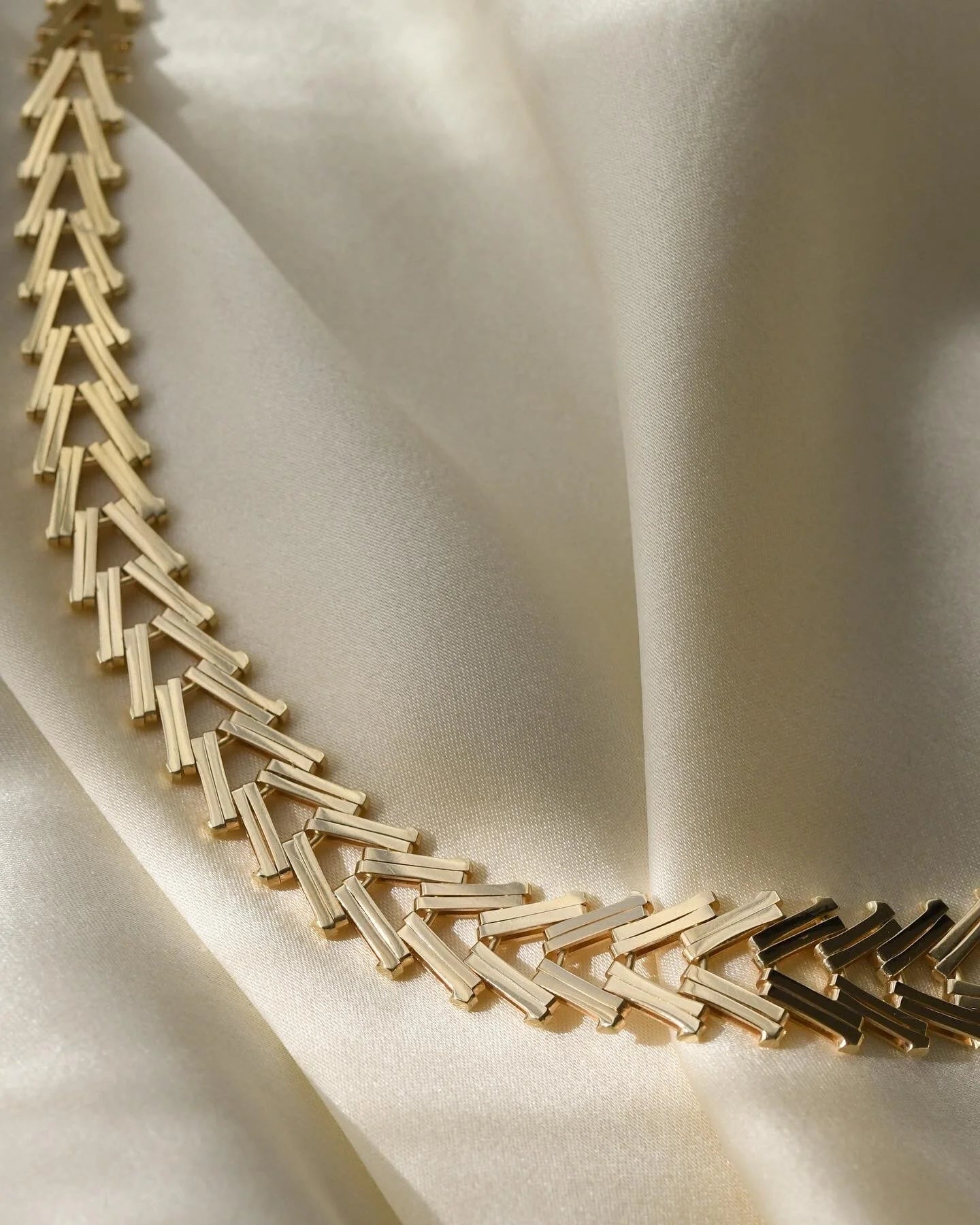 Absolutely RARE and Stunning Jumbo Geneva Link Necklace 14K Gold 1960s