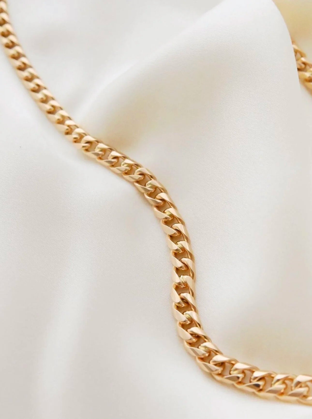 Sublime Big Double Sided Flat/Rounded Curb Link Necklace 18K Gold 1970s